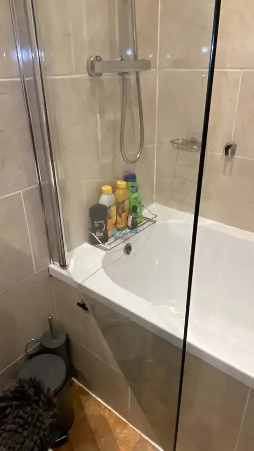 Bath and shower screen after cleaning