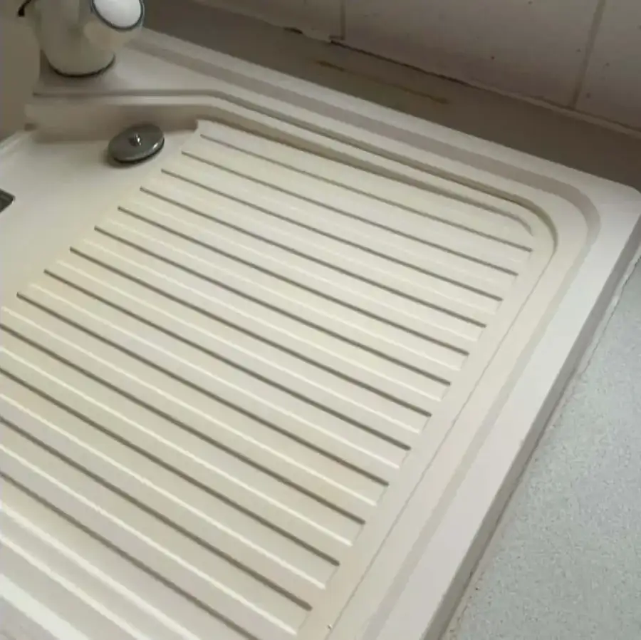 Sink drainer after cleaning
